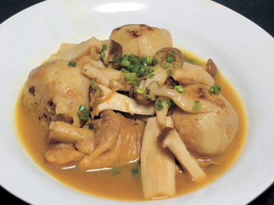 写真／“里芋と鶏肉のカレースープ煮”