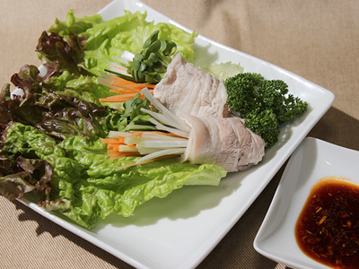 写真／豚肉と生野菜の手巻きサラダ